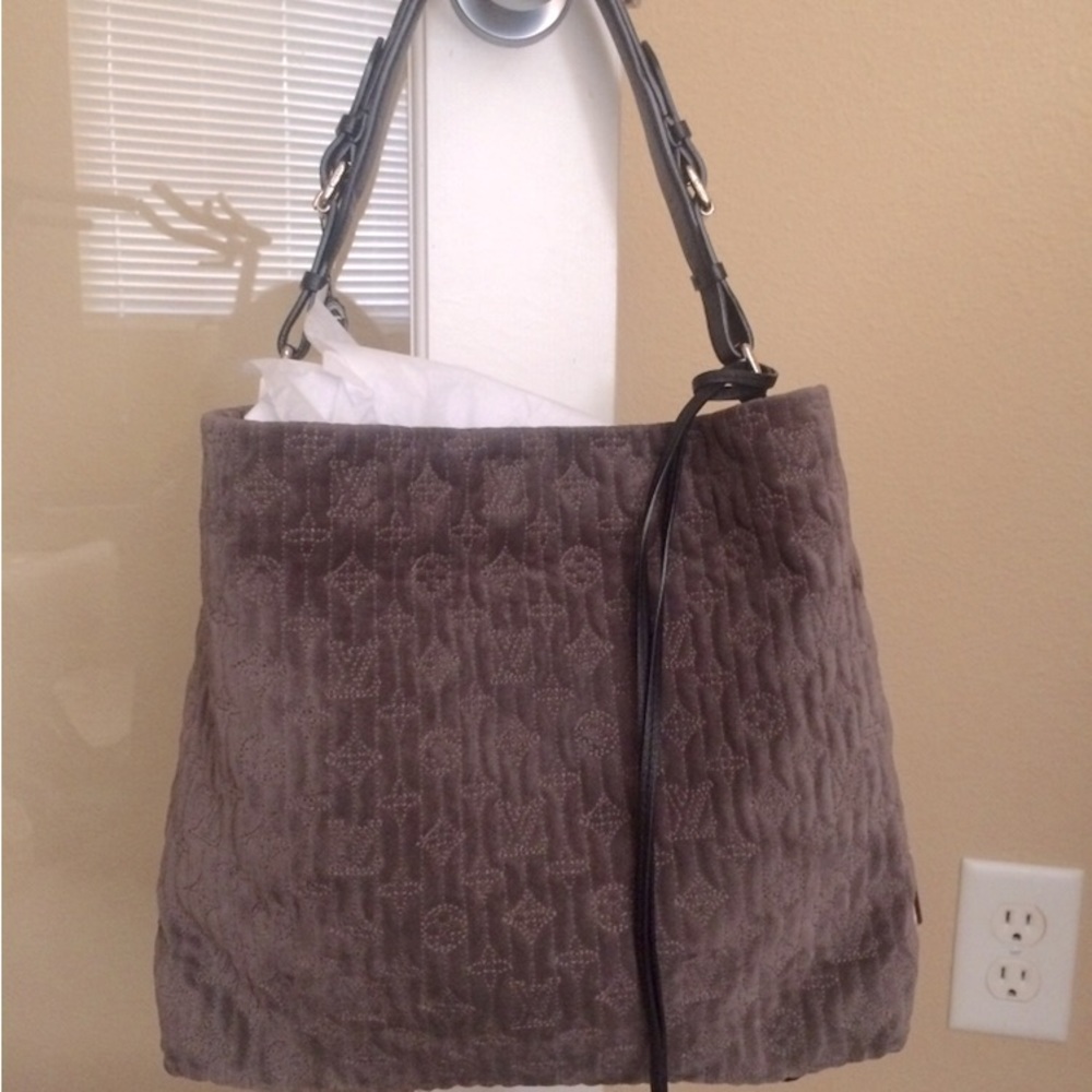 Louis Vuitton Antheia PM authentic( Listed twice for Exposure)